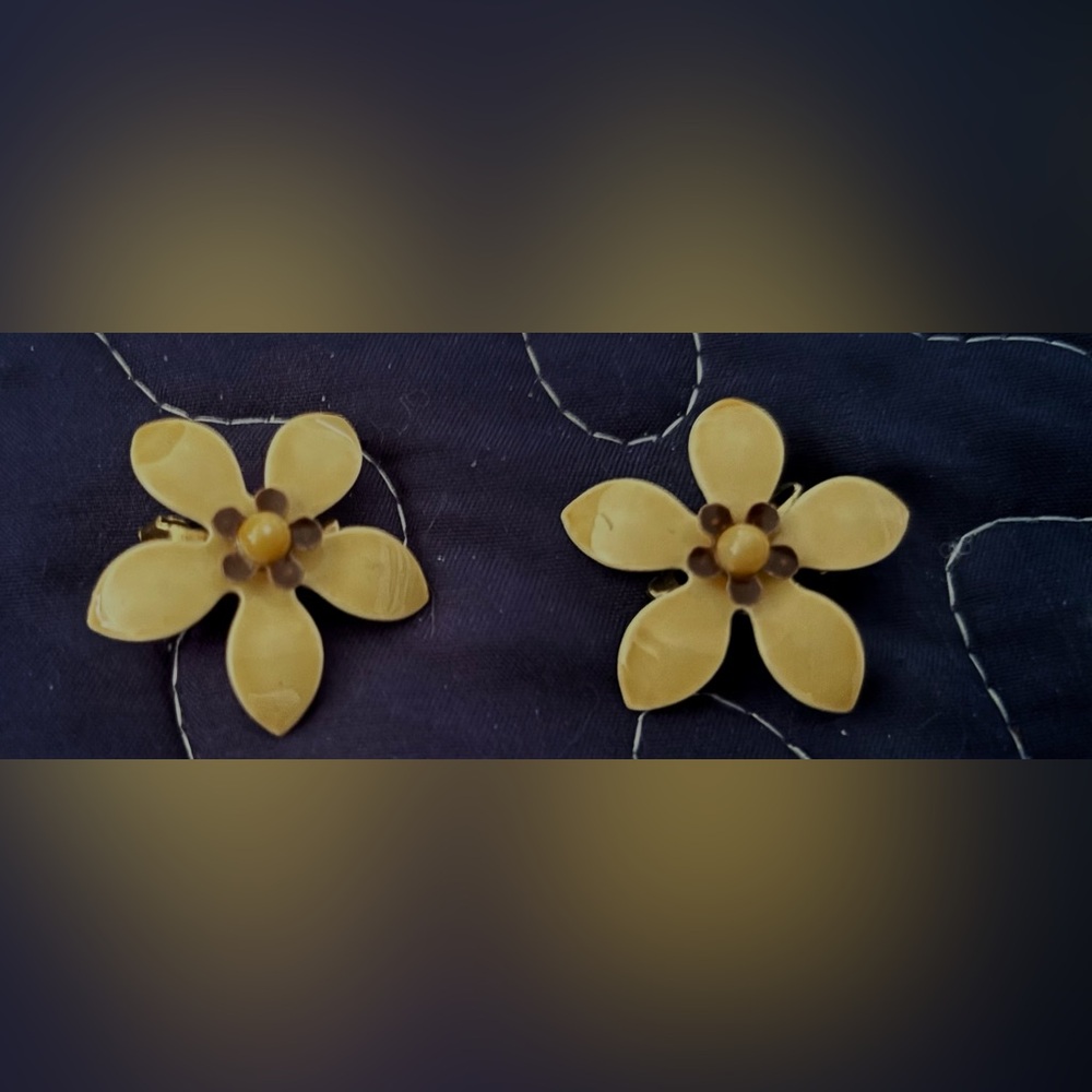 Floral Yellow/gold vintage 50’s/60’s enamel  clip on Earrings